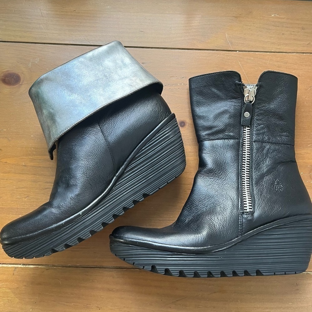 Fly LONDON Women’s Yex668 Wedge Ankle Boots Black Silver Zip Up Fold Over 8-8.5